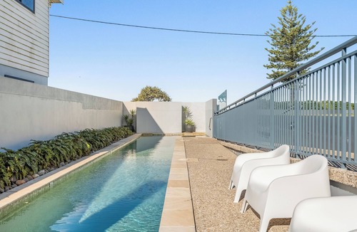 North Creek Apartment | Fully equipped for beach life & comes well-appointed w/a light airy open design