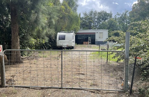 Kingswood House | Fully self contained caravan on rural 1.5 acre property.