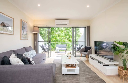 North Batemans Bay House | Generous 2-Bed Townhouse With A Private Balcony