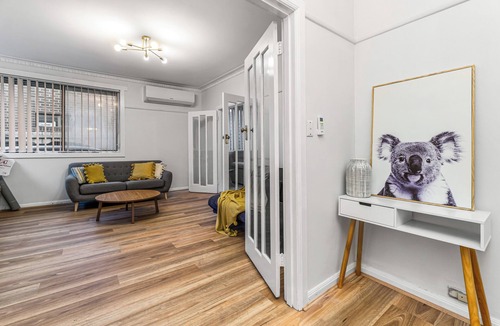 Oakleigh South House | Generous size 3BR 1.5Bath Every BD has AC