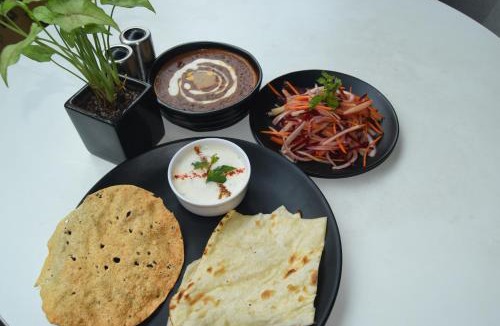 Thaltej Hotel | Ginger Ahmedabad, Kristar