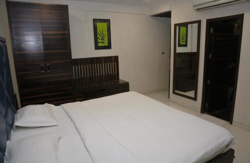 Bodakdev Hotel | Ginger Ahmedabad, Satellite