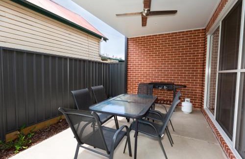 Wagga Wagga House | Glen’s Inner City Escape - CBD Central