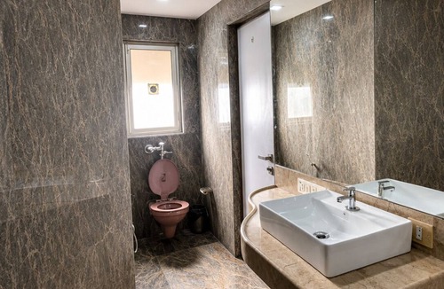 Vile Parle East Hotel | Glitz Hotel Jayshree - Nr Mumbai Airport