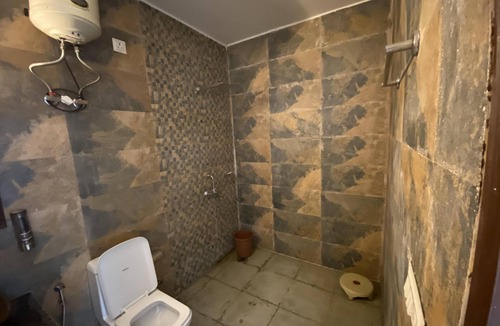 Noida Resort | GoBravo 12 - Vansh 4Bhk Farm w/t Pool Sec135 Noida
