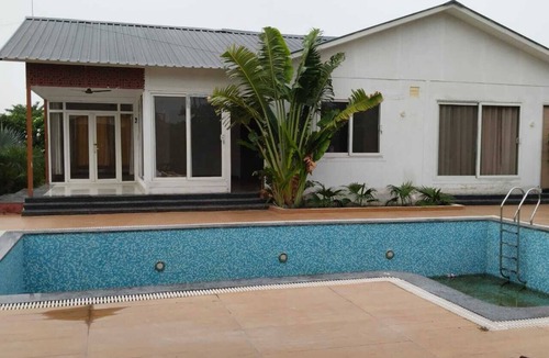 Noida Resort | GoBravo 16 3BHK Farm with Pool & Lawn Sec150 Noida