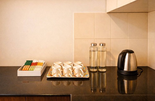 Nanakram Guda Apartment | Golden Glow: Cozy 3BHK with Scenic Views at Financial District, Hyderabad