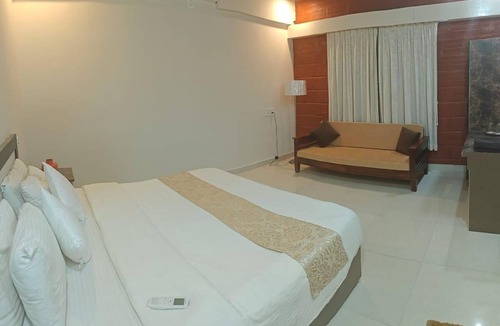 Tarikere Resort | Golden Hill Resort