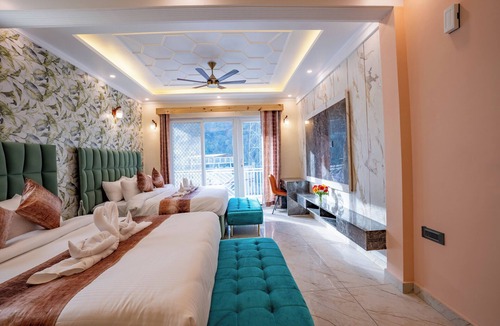 Nainital Hotel | Golden Oak by The Lake Hill