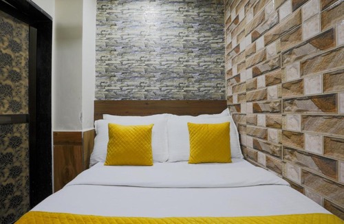 Dharavi Hotel | Golden Stay BKC