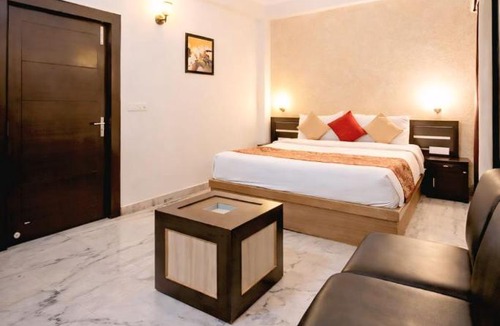 Agra Hotel | Goyal Hotelirs - Hotel Tara Palace near Tajmahal east gate, Agra