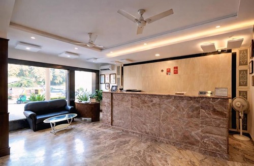 Agra Hotel | Goyal Hotelirs - Hotel Tara Palace near Tajmahal east gate, Agra