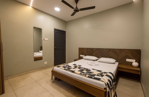 Chendhare Hotel | Grace Casa By Soumils Stays