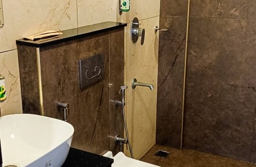 Nedumbassery Bed & Breakfast | GRAND VISTARA AIRPORT SUITES