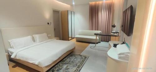 Meerut Hotel | Grand5 the luxury resort