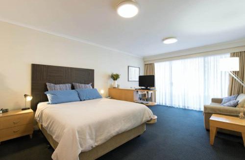 Manly Apartment | Grande Esplanade Studio - New bathroom