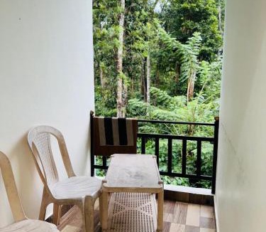Madapura House | Greenhouse Homestay
