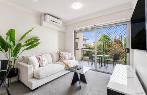 Nerang Apartment | Greenview - Couples' Escape for Riverside Adventures