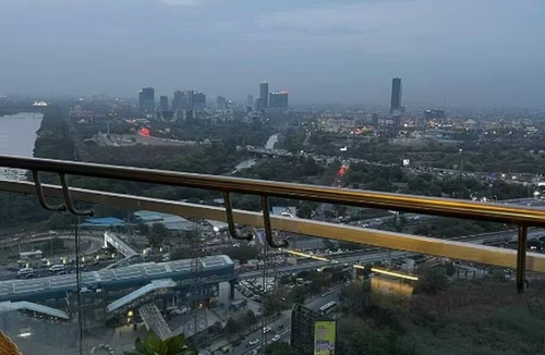 Sector 40 Apartment | Grey stone - 21st city view by Luxury Heights