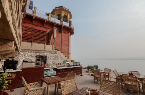Varanasi Hotel | Guleria Kothi at Ganges