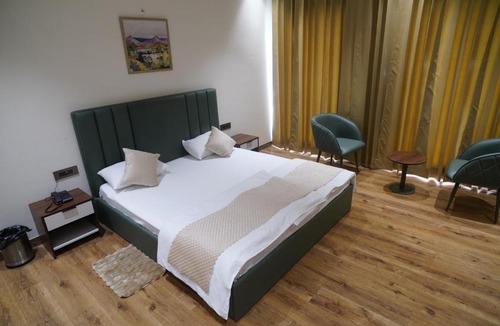 Dhampur Hotel | Gulmohar Palace