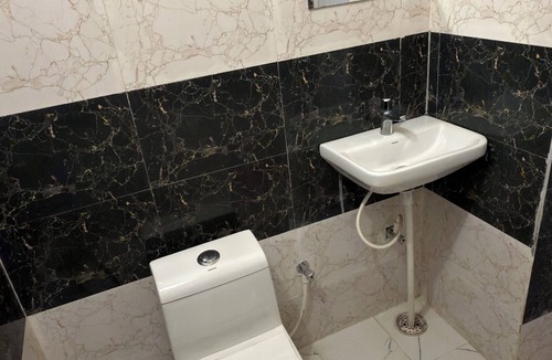Sigra Hotel | Gulmohar Stays