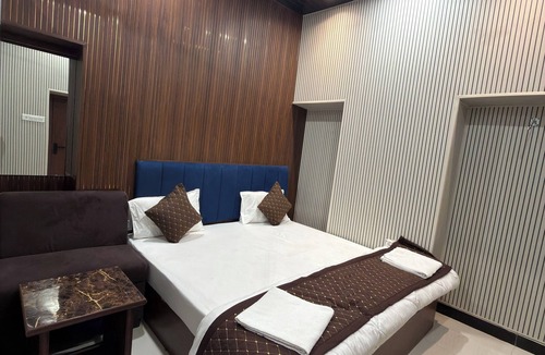 Sigra Hotel | Gulmohar Stays