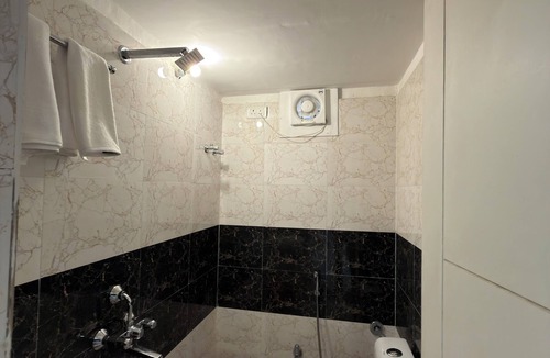 Sigra Hotel | Gulmohar Stays
