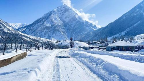 Gulmarg Hotel | Gurez knights