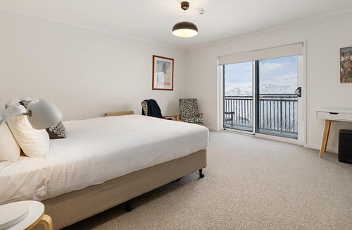 Perisher Valley Hotel | Guthega Inn