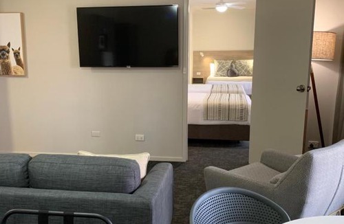 Parkes Hotel | Hamilton Henry Parkes Motor Inn