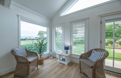 Dubbo East House | Hamptons Cottage. Views & Fireplace. Dubbo.