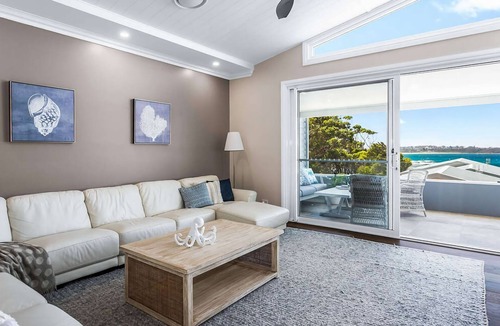 Ulladulla House | Hamptons Ocean Escape - The most beautiful home for your next luxurious, relaxing getaway
