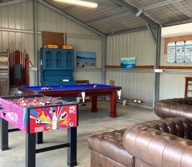 Lovedale House | Hannah's Place in the heart of Lovedale, Hunter Valley wine country, Free bottle of wine with each booking