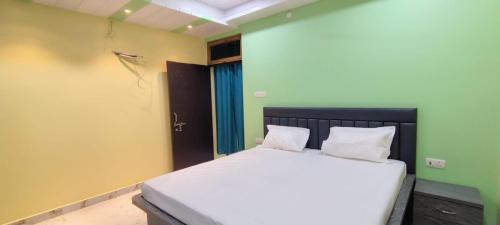 Jhusi House | Hanumant Dham