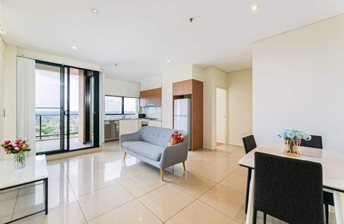 Burwood Apartment | harbour bridge view free parking 2 Bds in Burwood