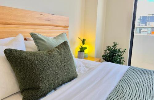 Wickham Apartment | Harbour Towers Apartments, Free Parking & Tram Access - Hello Newcastle Accommodations