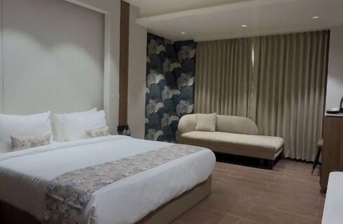 Pohra Hotel | Hariganga S The Lake Attitude