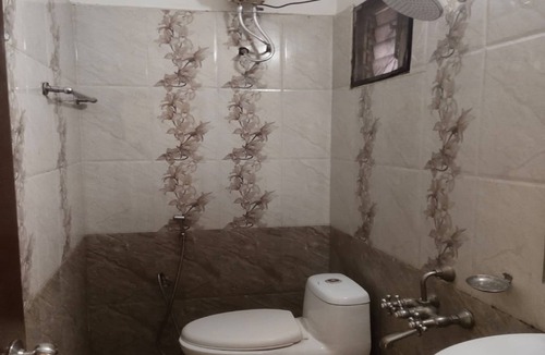 Poonamallee Hotel | HARIHARAN RESIDENCY