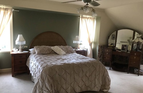 Mount Rankin House | Hawk's Nest Bed & Breakfast : Elaine offers 3 Queensize bedrooms/ensuite .