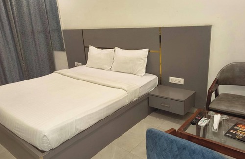 Bharatpur Hotel | Heights Inn CT
