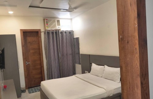 Bharatpur Hotel | Heights Inn CT