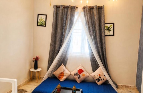 Banjara Hills Apartment | Hidden Gem - Romantic 1BHK, Full Full Furnished with Canopy lights, AC, WiFi and Smart TV