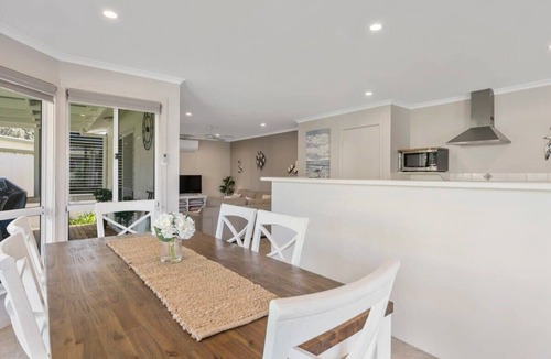 Middleton House | Hidden Little Gem – Luxury Township Escape in Middleton