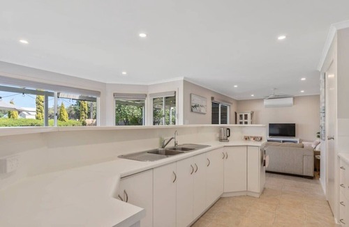 Middleton House | Hidden Little Gem – Luxury Township Escape in Middleton