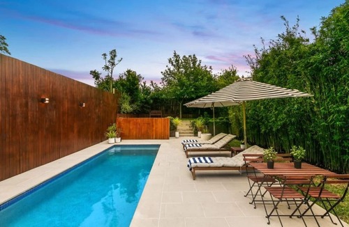 Cessnock Cottage | Hidden Oasis in The Hunter Valley 'The Cutest Cottage'