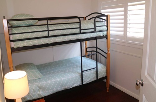 Black Head House | High Street Hideaway - Ideal location, close to Bowling Club, beach and more.
