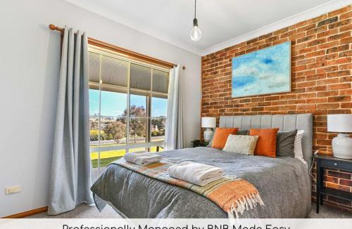 Robin Hill House | Highfields - Rural Entertainer with Valley Views