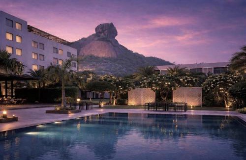 Abu Road Hotel | Hillcrest Hotel & Resort, Abu Road