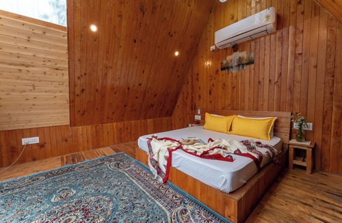 Banjar Hotel | Hillside a frame cottage Jibhi